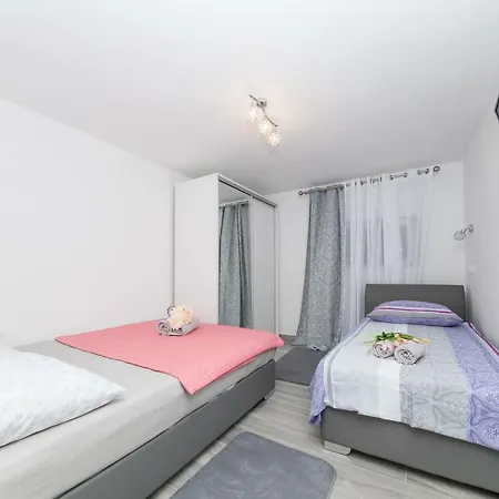Apartment Apartman Luminosa In Souterrain