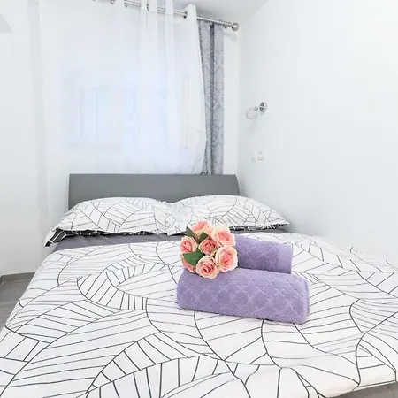 Apartman Luminosa In Souterrain Apartment *